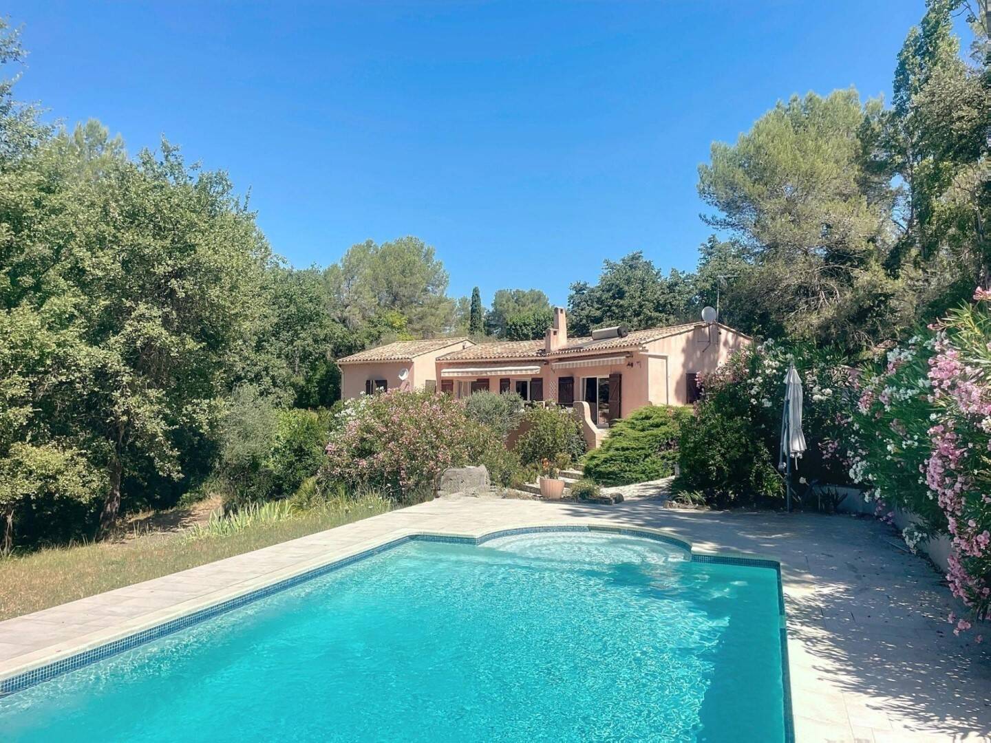 Maison à vendre, 211m², BAGNOLS EN FORET