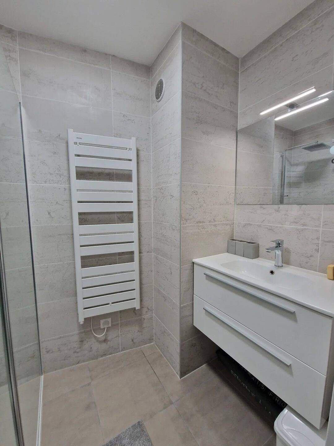 2 PIECES MEUBLE - BAIL ETUDIANT - DUREE 9 MOIS - AVENUE MARECHAL — 4