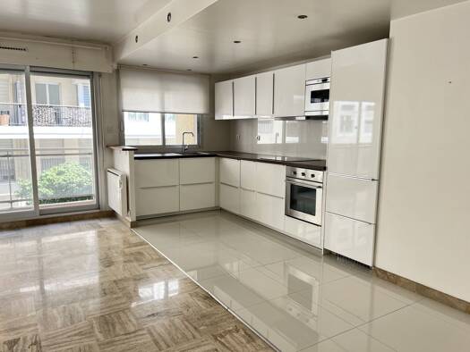 Appartement à vendre 287 000 € 3 pièces 2 chambres 61 m² Étage 1/3 Marseille 7ème arrondissement 13007