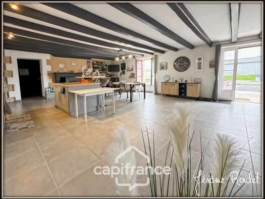 Maison à vendre 249 000 € 6 pièces 4 chambres 200 m² 3 260 m² de terrain Champigny en Rochereau 86170