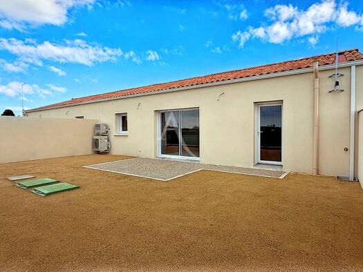 Maison de plain-pied à louer 804 € 3 pièces 2 chambres 69 m² 100 m² de terrain Nalliers 85370