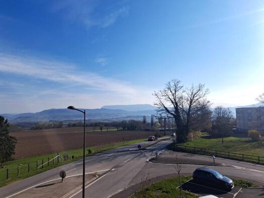 Appartement à louer 990 € 3 pièces 2 chambres 63 m² Étage 2/3 Les Abrets en Dauphiné 38490