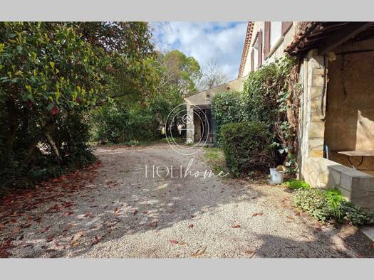Appartement à vendre 310 000 € 4 pièces 2 chambres 160 m² RDC/1 Gardi-Stade Trets 13530
