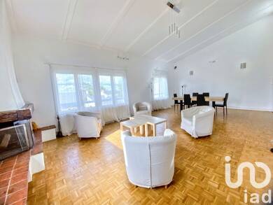 Maison à louer 2 642 € 7 pièces 6 chambres 181 m² 550 m² de terrain La Boissiere Plaisir 78370