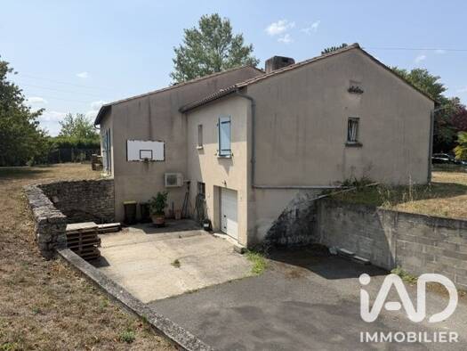 Maison à vendre 275 000 € 7 pièces 3 chambres 130 m² 2 933 m² de terrain Sud Barbezieux-Saint-Hilaire 16300