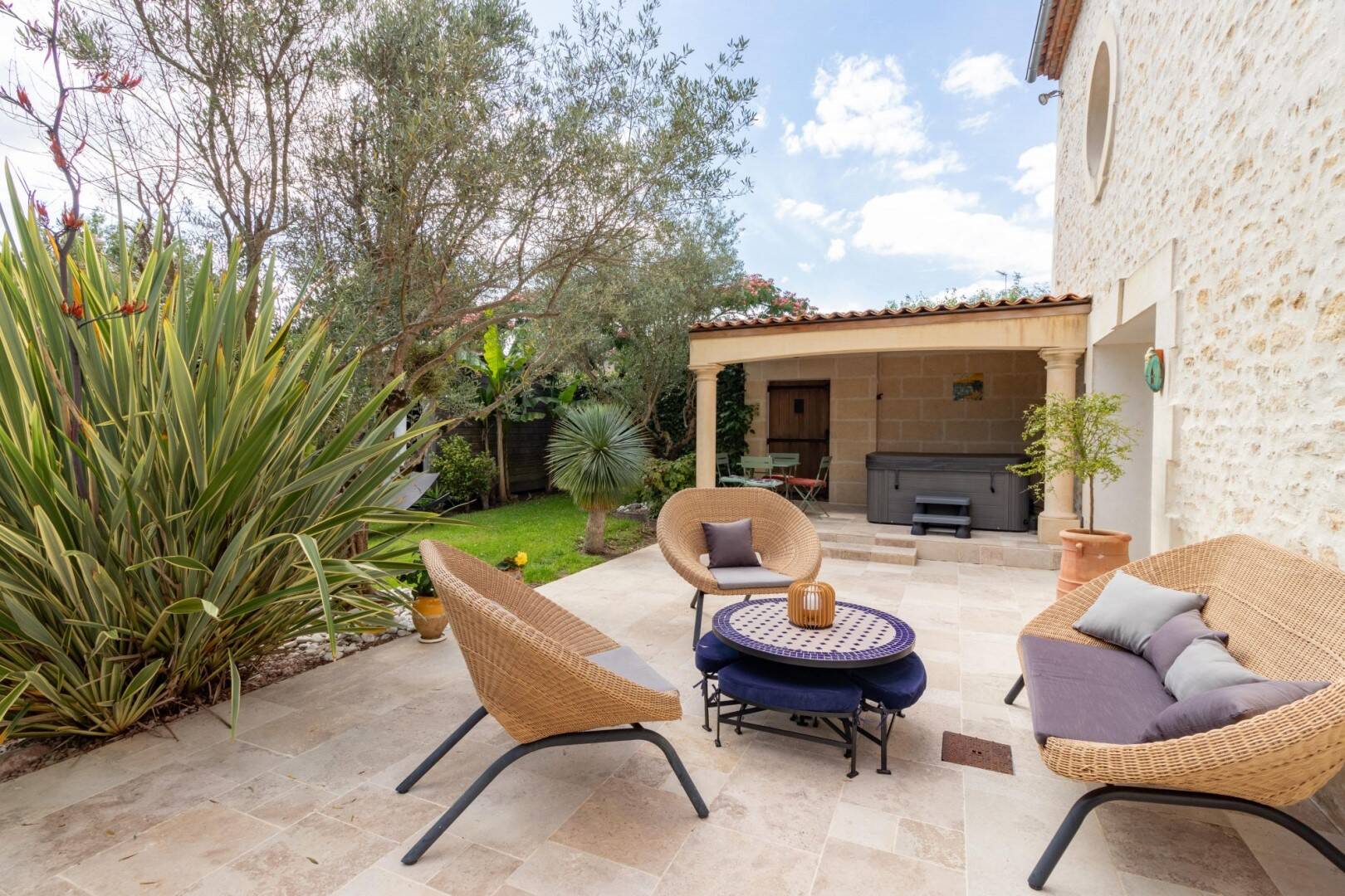 Maison à vendre, 220m², SAINT AUBIN DE BLAYE