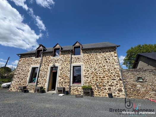 Maison à vendre 294 400 € 6 pièces 4 chambres 147,4 m² 4 293 m² de terrain Le Bourgneuf-la-Forêt 53410