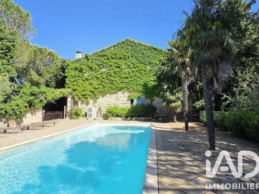 Mas à vendre 1 250 000 € 15 pièces 14 chambres 750 m² 10 200 m² de terrain Vittier-Saint Genest Arles 13200
