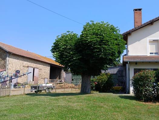 Ferme à vendre 424 000 € 4 pièces 3 chambres 135 m² 397 800 m² de terrain St Laurent sur Gorre 87310
