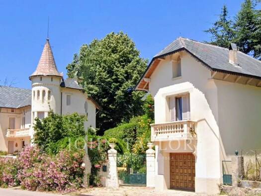 Château à vendre 685 000 € 13 pièces 6 chambres 400 m² 8 000 m² de terrain Évisa 20126