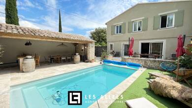 Maison à vendre 520 000 € 8 pièces 5 chambres 275 m² 563 m² de terrain Grillon 84600