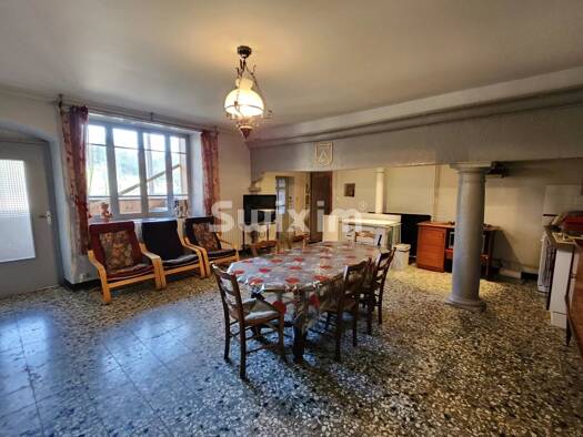 Maison à vendre 130 000 € 9 pièces 1 chambre 281,3 m² 465 m² de terrain Poligny 39800