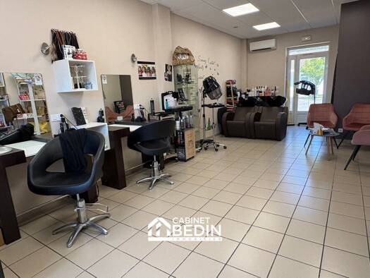 Local d'activités à vendre 158 000 € 38 m² d'espace de stockage Bias 40170
