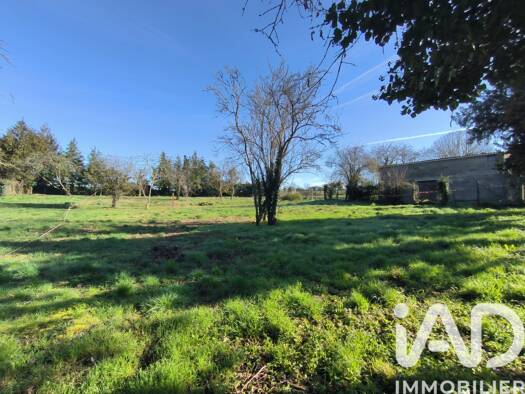 Terrain constructible à vendre 65 000 € 1 073 m² de terrain Montamisé 86360