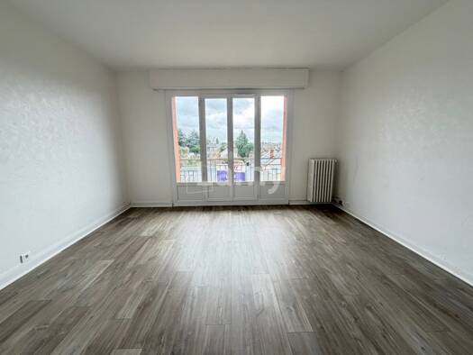 Appartement à louer 715 € 3 pièces 76,6 m² Étage 2/4 Doumer-Déportés Montargis 45200