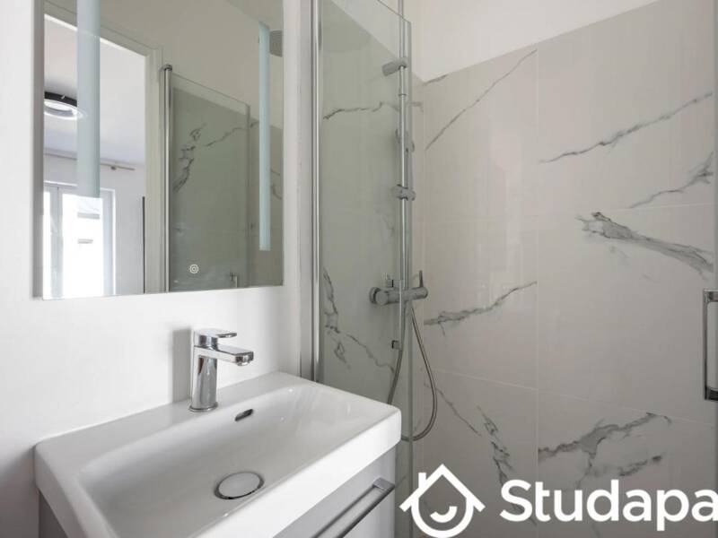 Maison à louer, 0m², PARIS 18E