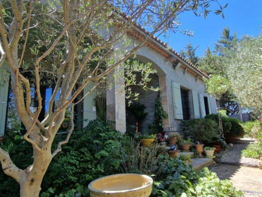 Maison de plain-pied à vendre 435 000 € 4 pièces 3 chambres 112 m² 604 m² de terrain Brue-Auriac 83119