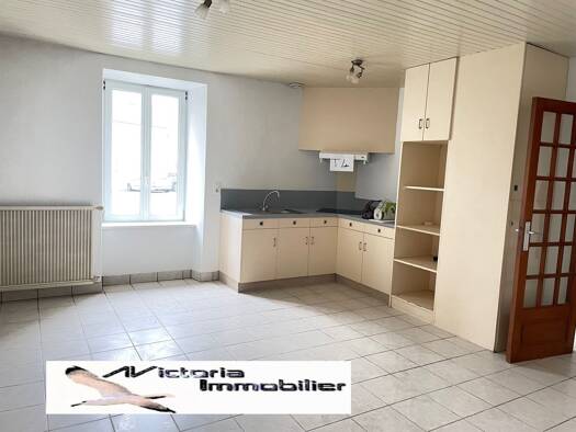 Immeuble à vendre 289 980 € 221 m² Coray 29370