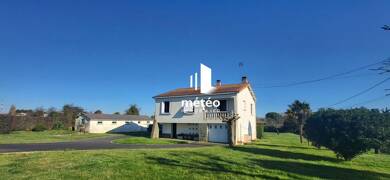 Maison à vendre 224 550 € 7 pièces 4 chambres 149 m² 2 000 m² de terrain Nord Est Lucon 85400