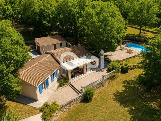 Maison de plain-pied à vendre 479 000 € 4 pièces 3 chambres 107 m² 3 092 m² de terrain Tourrettes 83440