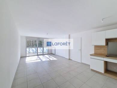 Appartement à louer - Neuf 2 105 € 4 pièces 3 chambres 83 m² RDC/5 Saint Genis Pouilly 01630