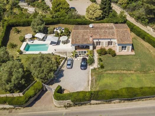 Maison de plain-pied à vendre 990 000 € 6 pièces 207 m² 2 000 m² de terrain Valbonne 06560