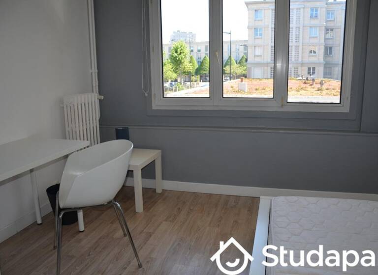 Appartement à louer 410 € 1 pièce 10<br/>chambres 11 m²<br/>superficie 1/2<br/>étage Centre Ville Le Havre 76600