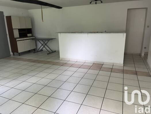 Maison de plain-pied à vendre 66 000 € 3 pièces 2 chambres 70 m² 2 598 m² de terrain La Peyratte 79200