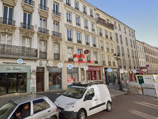 Local commercial à louer 7 960 € 142 m² de surface de vente Notre Dame Versailles 78000