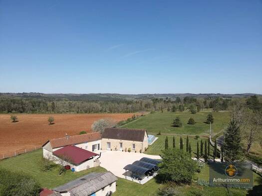 Maison à vendre 647 900 € 8 pièces 3 chambres 220 m² 48 758 m² de terrain Pezuls 24510