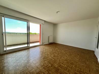 Appartement à louer 730 € 3 pièces 2 chambres 75 m² Étage 6/7 Villars-les-Dombes 01330