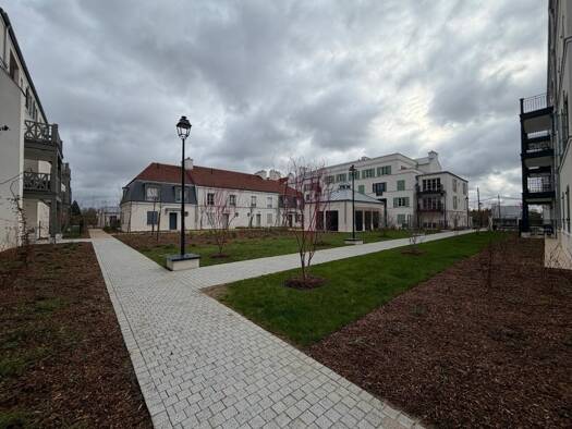 Appartement à louer 1 450 € 2 pièces 1 chambre 60,4 m² RDC Serris 77700