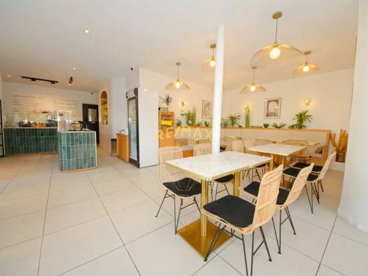 Restaurant à vendre 879 750 € 97,1 m² d'espace de restauration Centre Ville Suresnes 92150