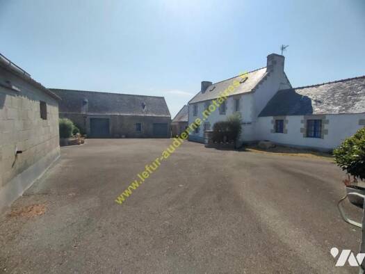 Maison à vendre 312 000 € 9 pièces 5 chambres 120 m² 5 460 m² de terrain Goulien 29770