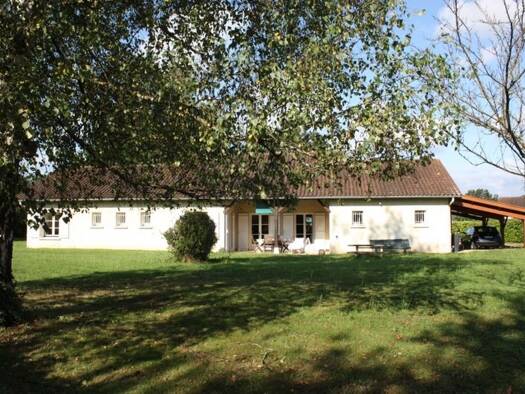 Maison à vendre 238 000 € 7 pièces 5 chambres 200 m² 3 064 m² de terrain La Genête 71290
