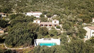 Maison à vendre 742 000 € 9 pièces 6 chambres 250 m² 3 500 m² de terrain Saint-Hippolyte-du-Fort 30170