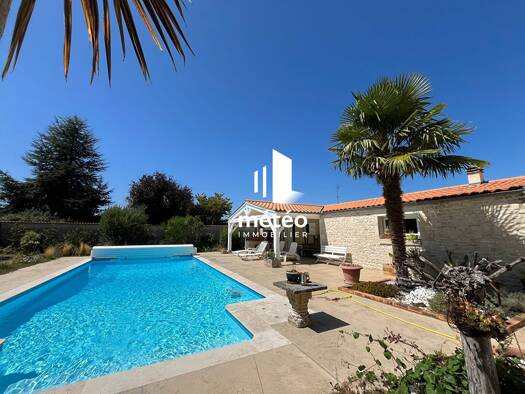 Maison à vendre 414 000 € 6 pièces 4 chambres 190 m² 1 337 m² de terrain Ouest Lucon 85400
