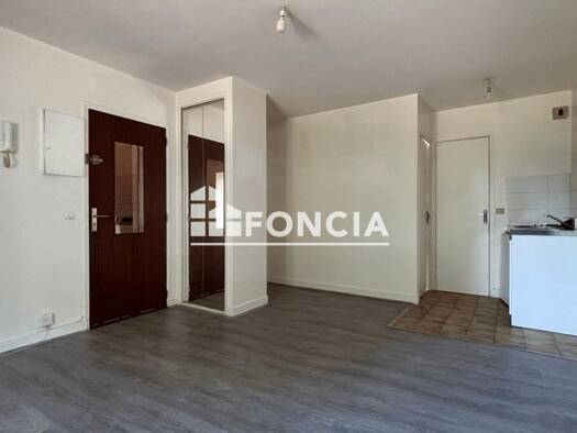 Appartement à louer 701 € 2 pièces 1 chambre 30,83 m² 1er étage Gare Poissy 78300