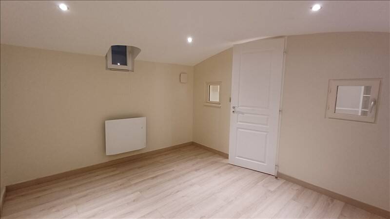Appartement - RDC - 80m2 - 8 pièces - Non meublé — 4