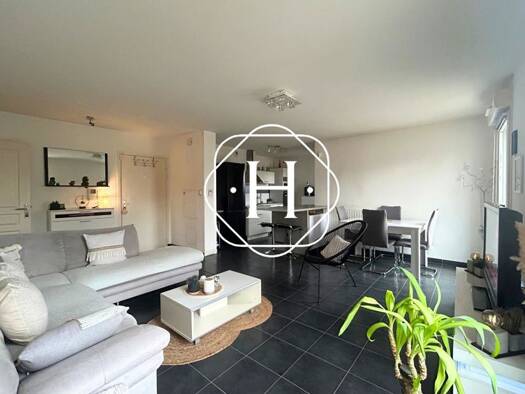 Appartement à vendre 249 000 € 4 pièces 3 chambres 83 m² Étage 3/4 Bourg-en-Bresse 01000