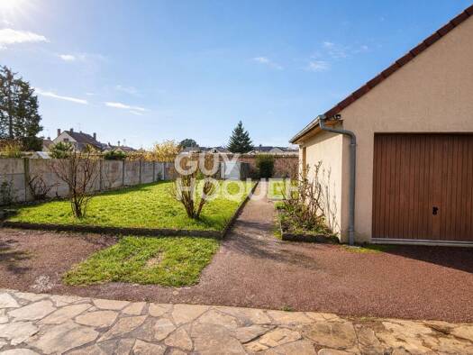 Maison de plain-pied à louer 1 100 € 4 pièces 3 chambres 100 m² 610 m² de terrain La Ferté-Saint-Aubin 45240