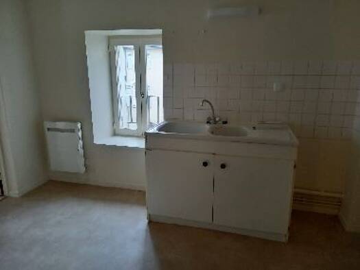 Appartement à louer 383 € 2 pièces 1 chambre 52 m² 1er étage Argenton-sur-Creuse 36200