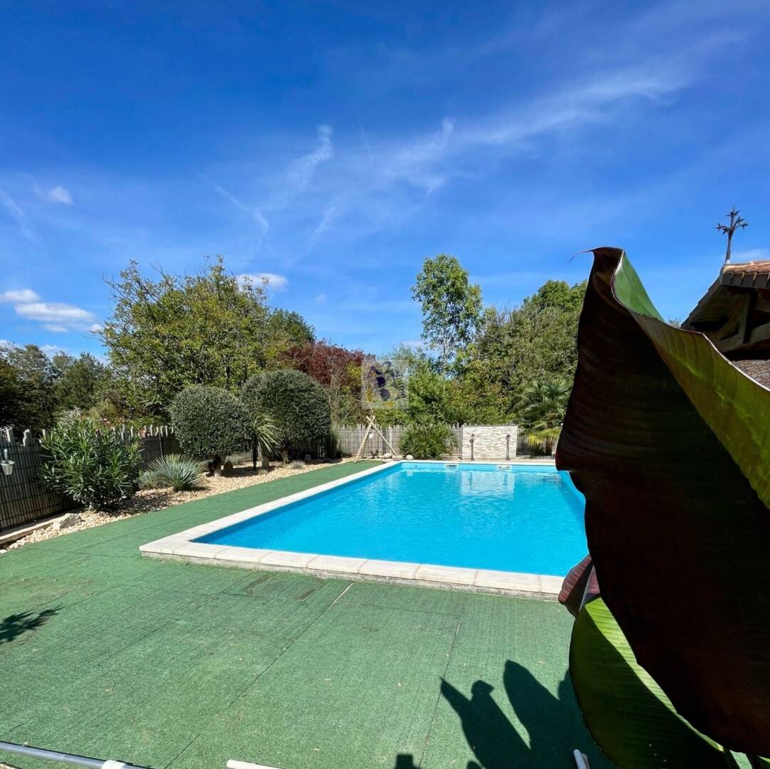Maison à vendre, 182m², SAVIGNAC LES EGLISES