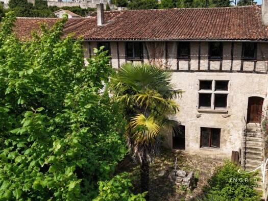 Maison à vendre 210 000 € 7 pièces 5 chambres 248 m² 277 m² de terrain Le Jardin Public Parthenay 79200