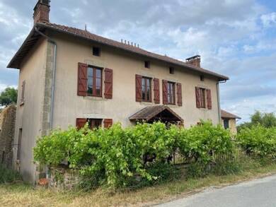 Maison à vendre 142 560 € 4 pièces 3 chambres 138 m² 3 235 m² de terrain Rochechouart 87600