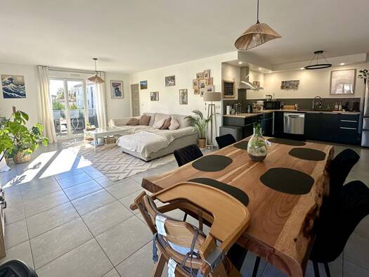 Appartement à vendre 295 000 € 5 pièces 3 chambres 115 m² Étage 1/2 Quartiers Sud Tournon-sur-Rhône 07300