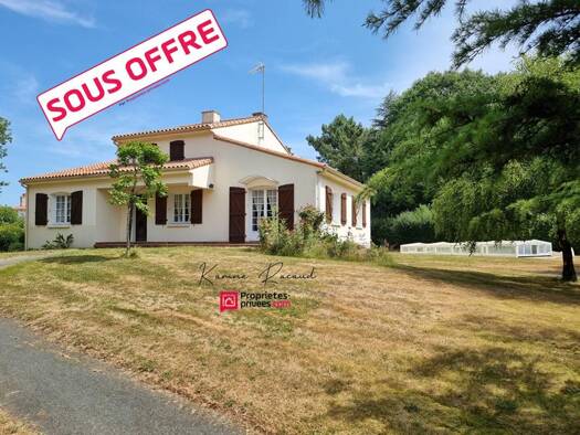 Maison à vendre 313 000 € 7 pièces 5 chambres 174 m² 3 326 m² de terrain Fougeré 85480