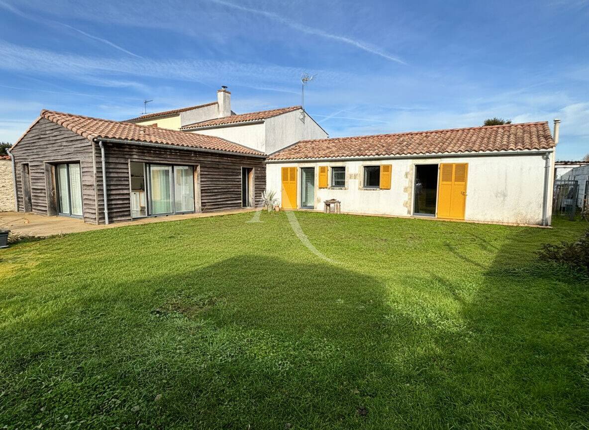 Maison à louer, 168m², SAINTE RADEGONDE DES NOYERS