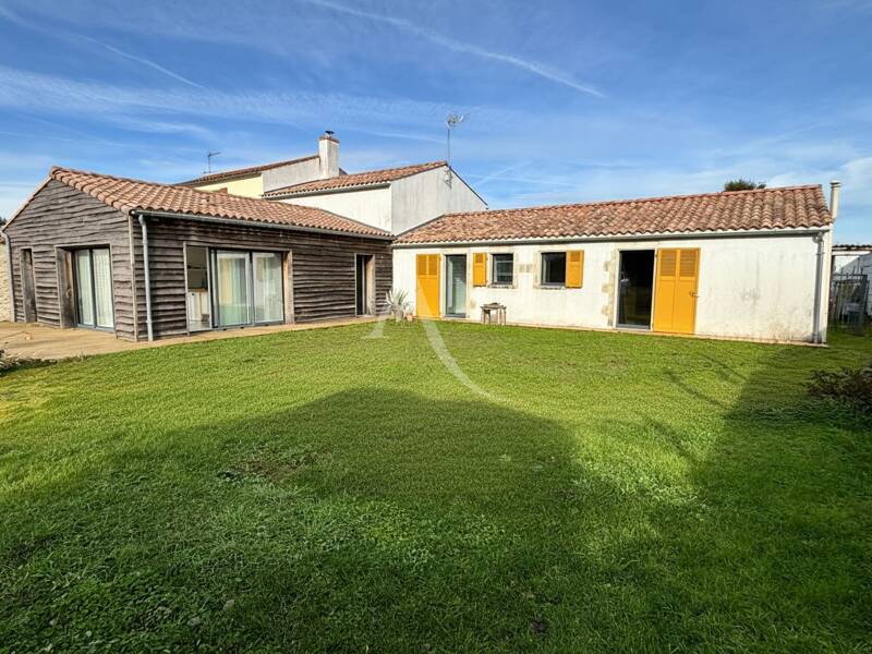 Maison à louer, 168m², SAINTE RADEGONDE DES NOYERS