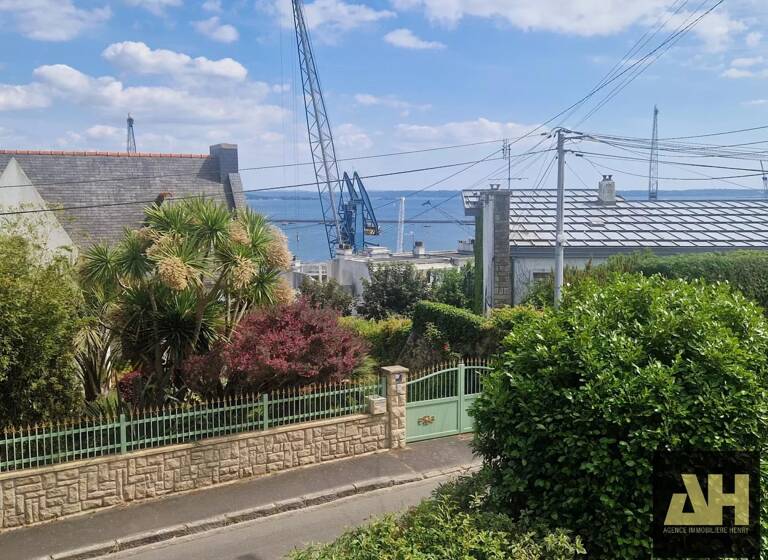 Maison à vendre 395 200 € 6 pièces 4<br/>chambres 130 m²<br/>superficie Quatre Moulins Brest 29200